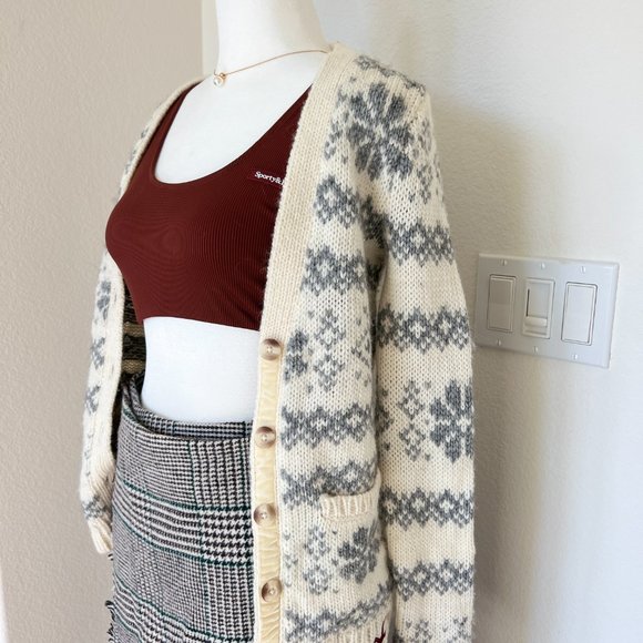 Hollister Co. Women's White and Grey Preppy Style Cardigan - Picture 6 of 9